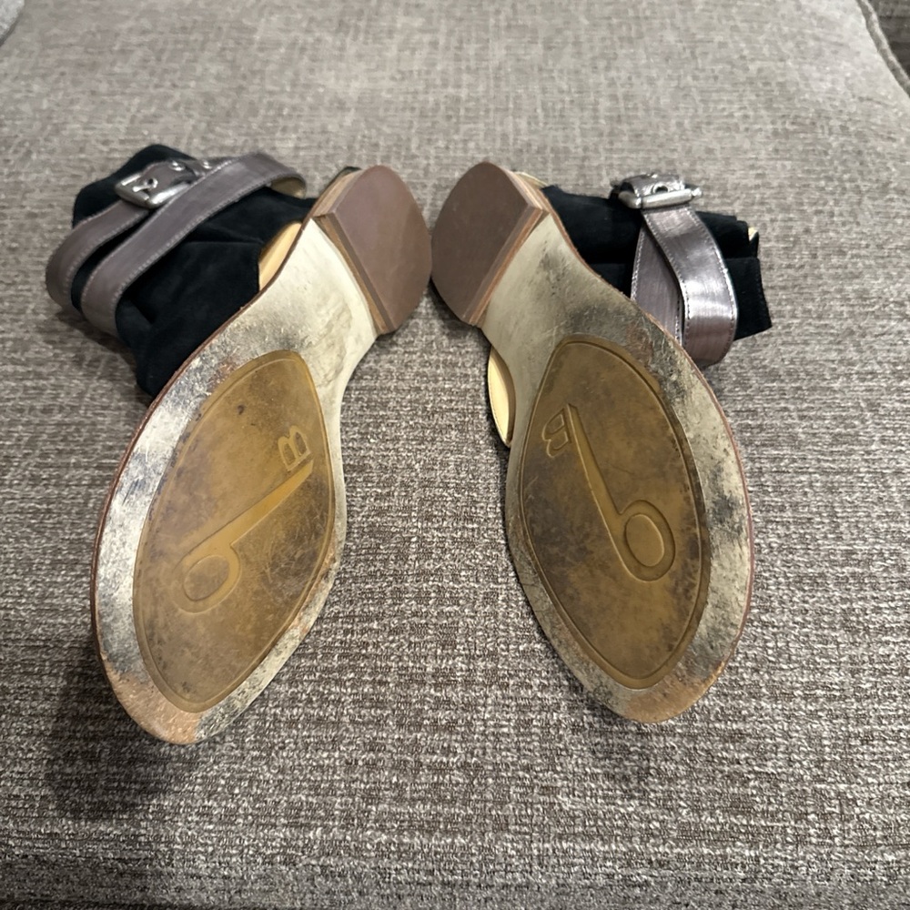 Black suede sandals. - Picture 7 of 8